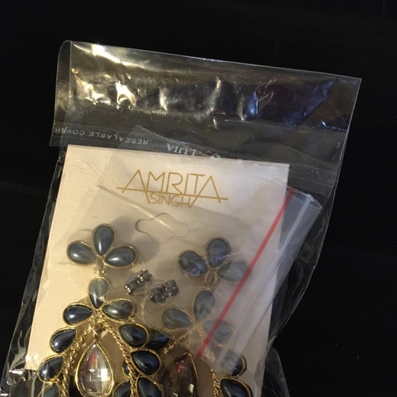 NIB Amrita Singh Earrings ✂️ - Picture 3 of 8